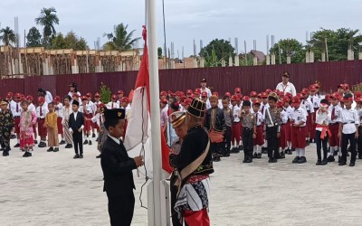 Peringatan Hari Pahlawan di SD Swasta Assisi Pangkalan Kerinci: Pahlawan sejati tidak pernah menyerah.